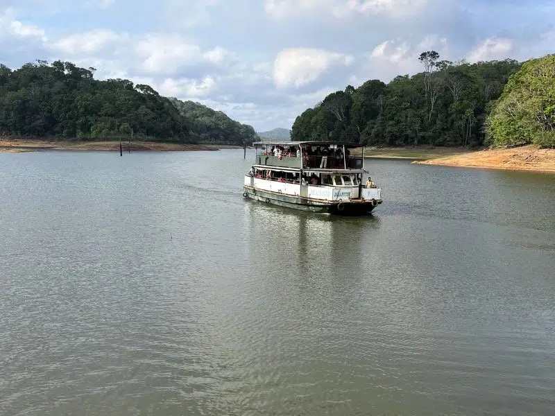 THEKKADY SAFARI DE BARCO